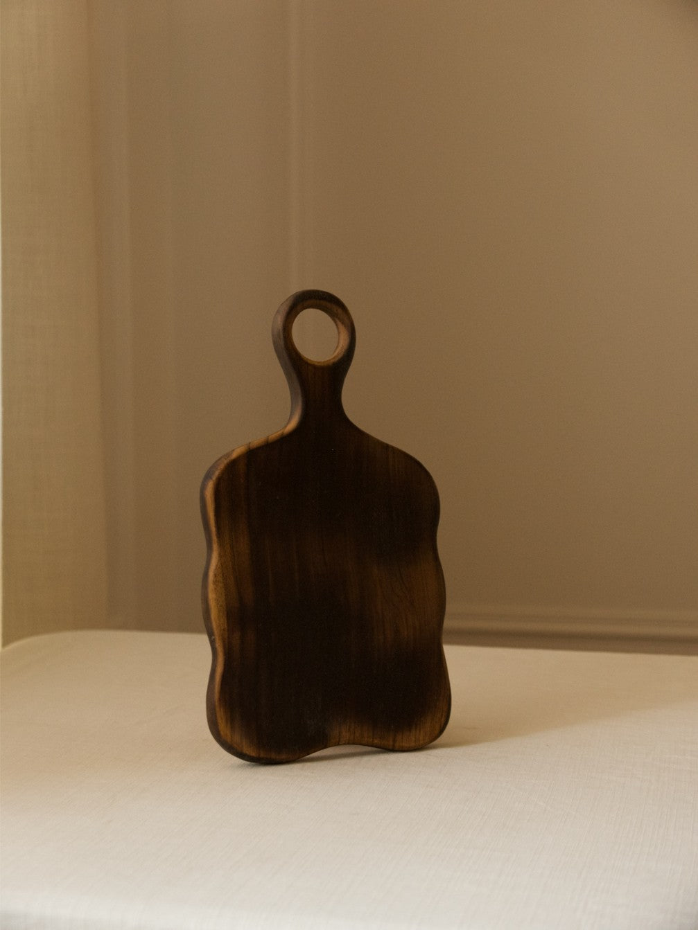 PLANCHE À DÉCOUPER EN BOIS BRÛLÉ