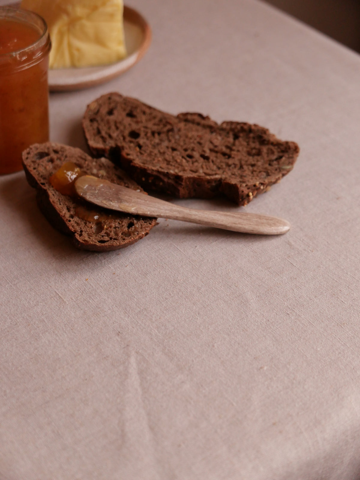 COUTEAU À BEURRE EN BOIS PÉTRIFIÉ