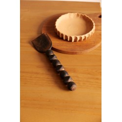 SPATULE EN BOIS BRÛLÉ