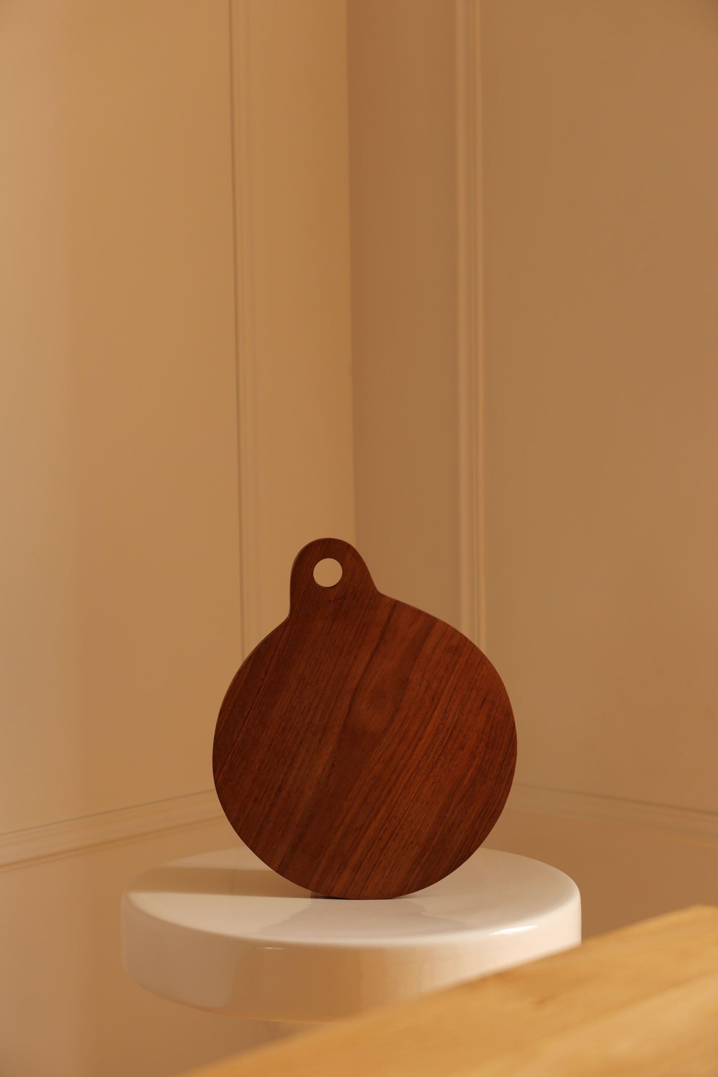 PLANCHE À DÉCOUPER RONDE MAKA