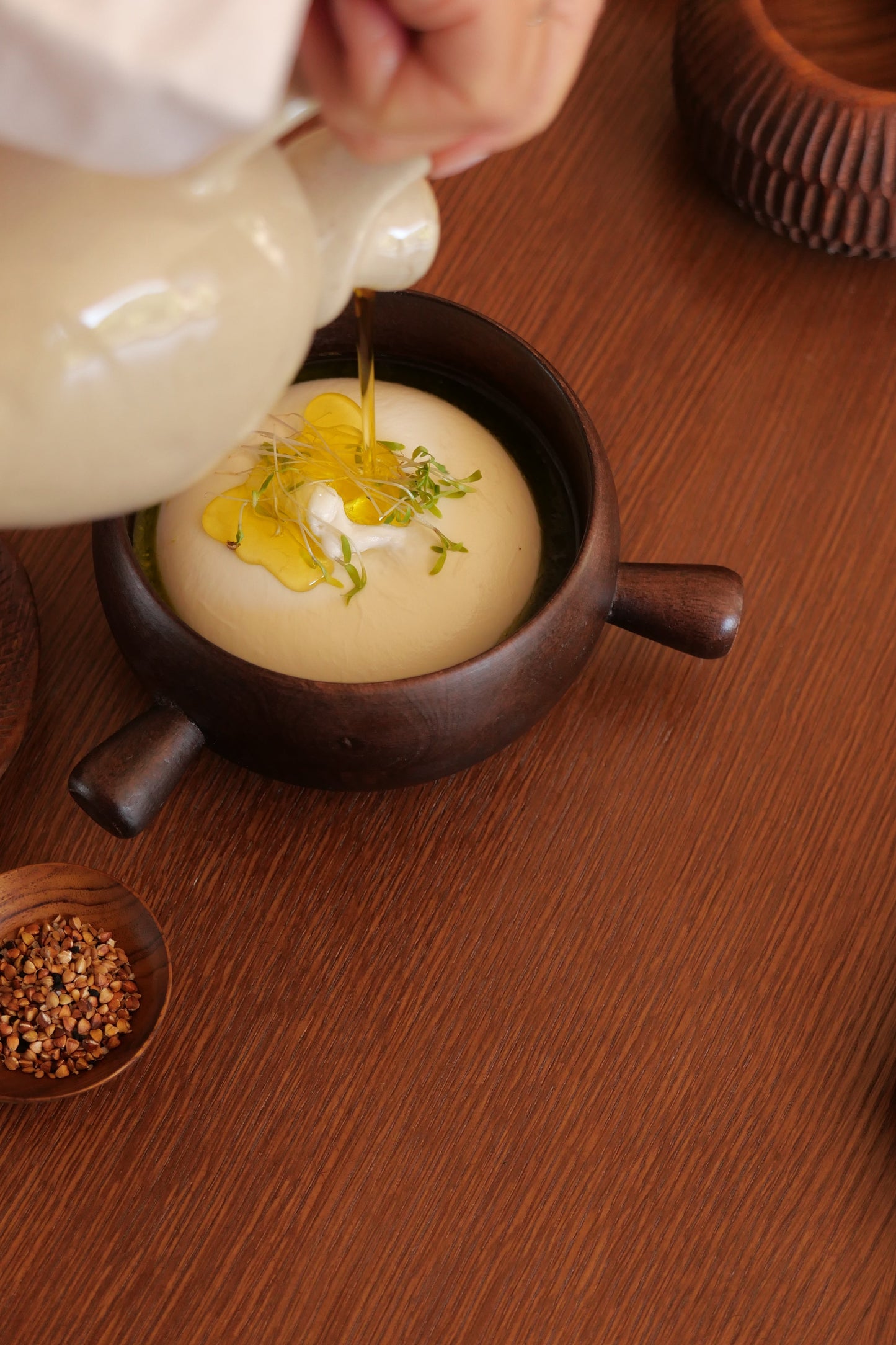Bol TAMA en bois utilisé pour servir une soupe, une entrée ou un dessert