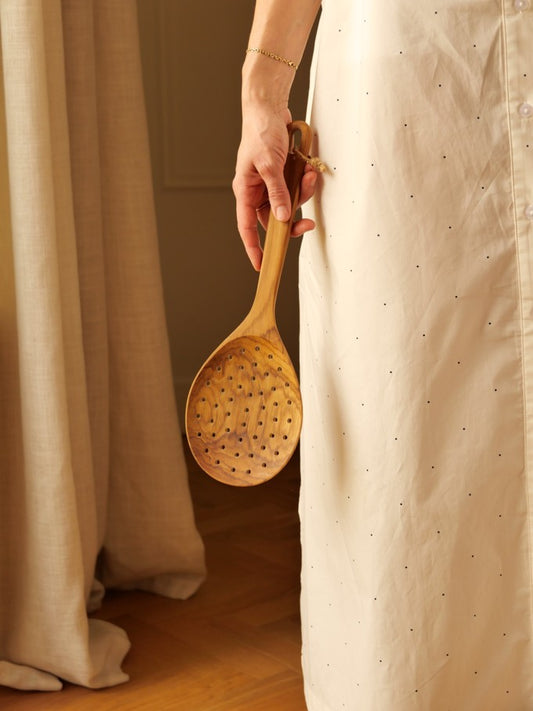 ÉCUMOIRE EN BOIS DE TECK