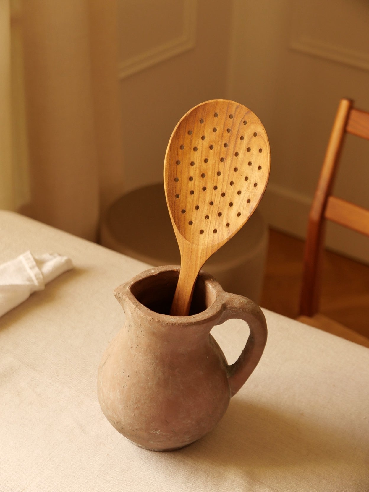 ÉCUMOIRE EN BOIS DE TECK