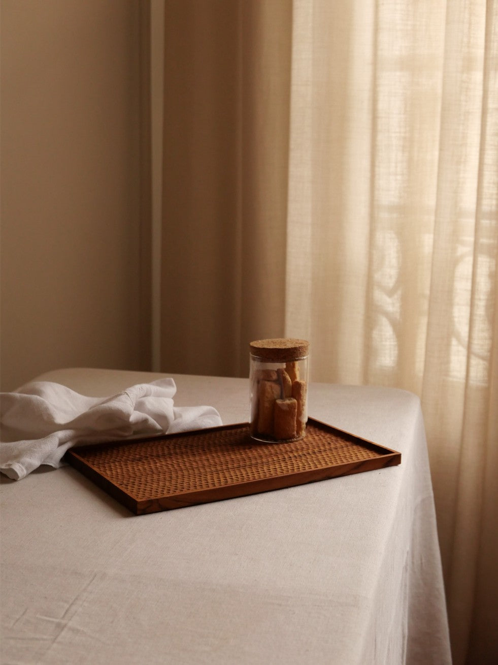 PLATEAU TEXTURÉ NID D'ABEILLE EN BOIS DE TECK