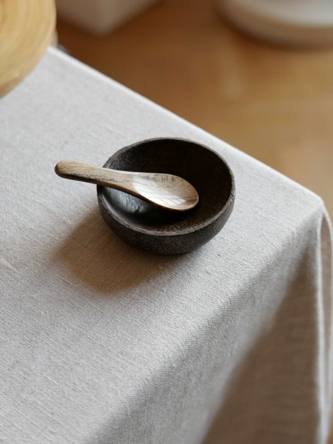 BOL À CONDIMENTS ET SA CUILLÈRE EN BOIS PETRIFIE