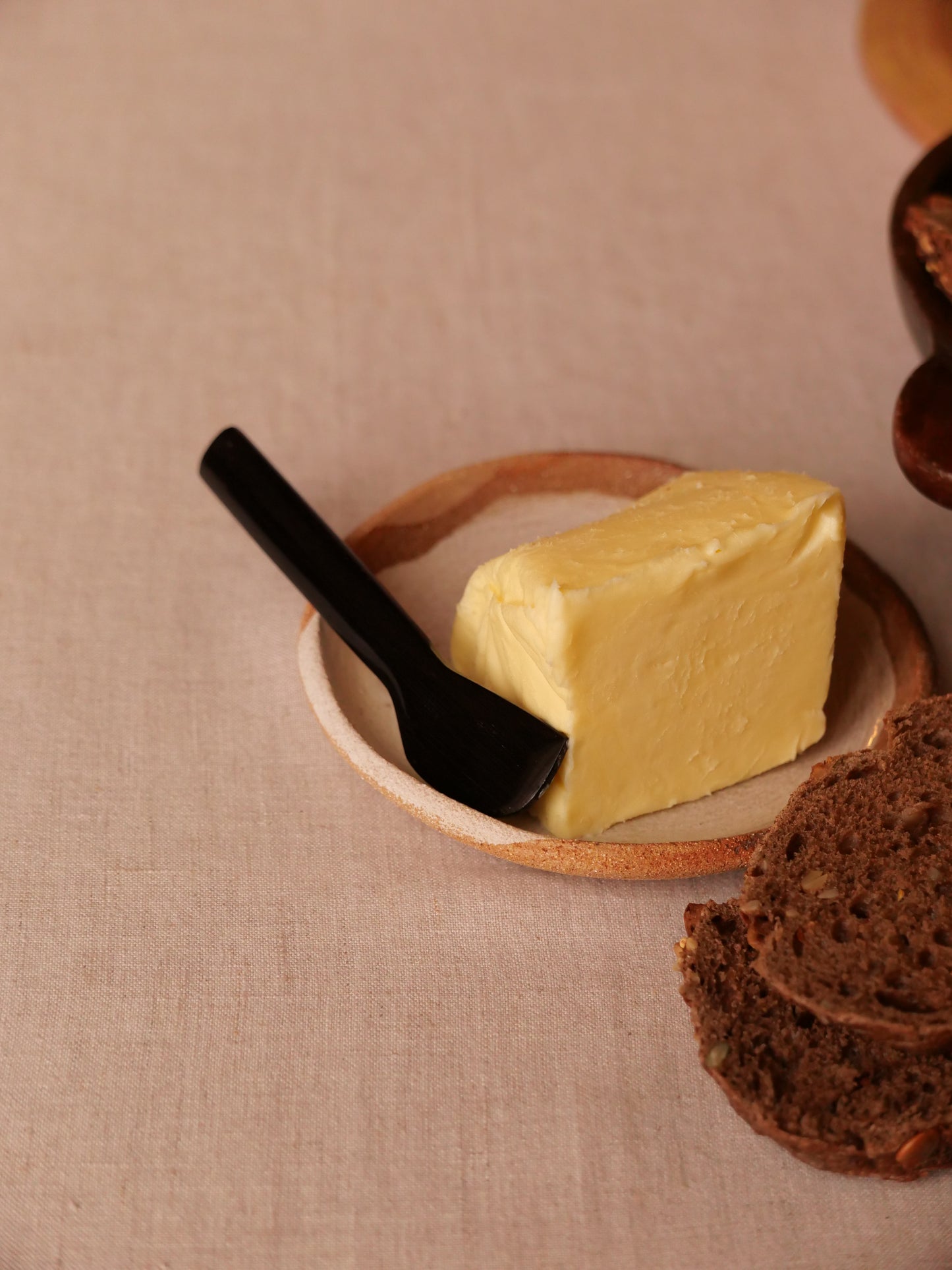 COUTEAU À BEURRE EN BOIS PÉTRIFIÉ