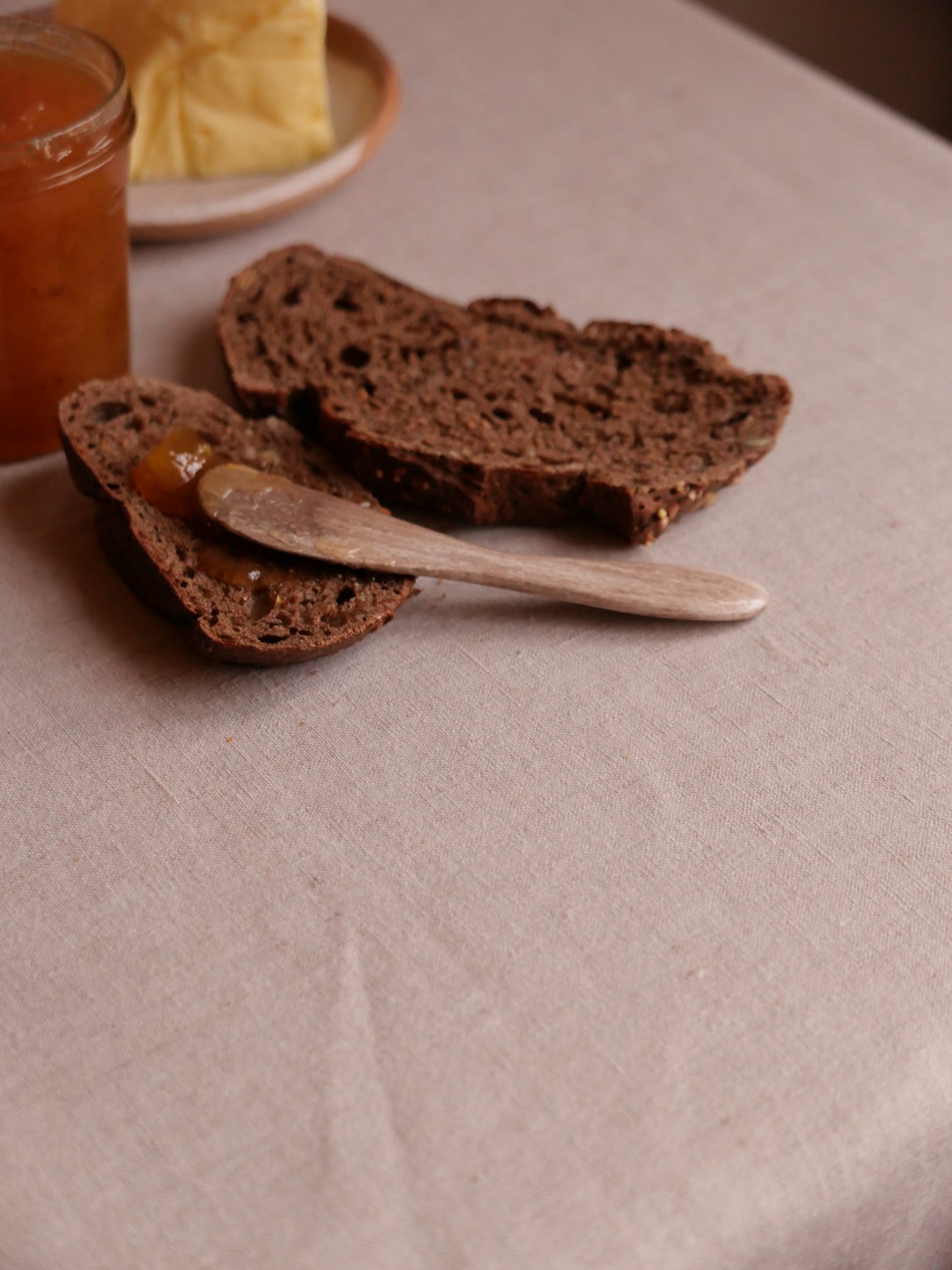 COUTEAU À BEURRE EN BOIS PÉTRIFIÉ