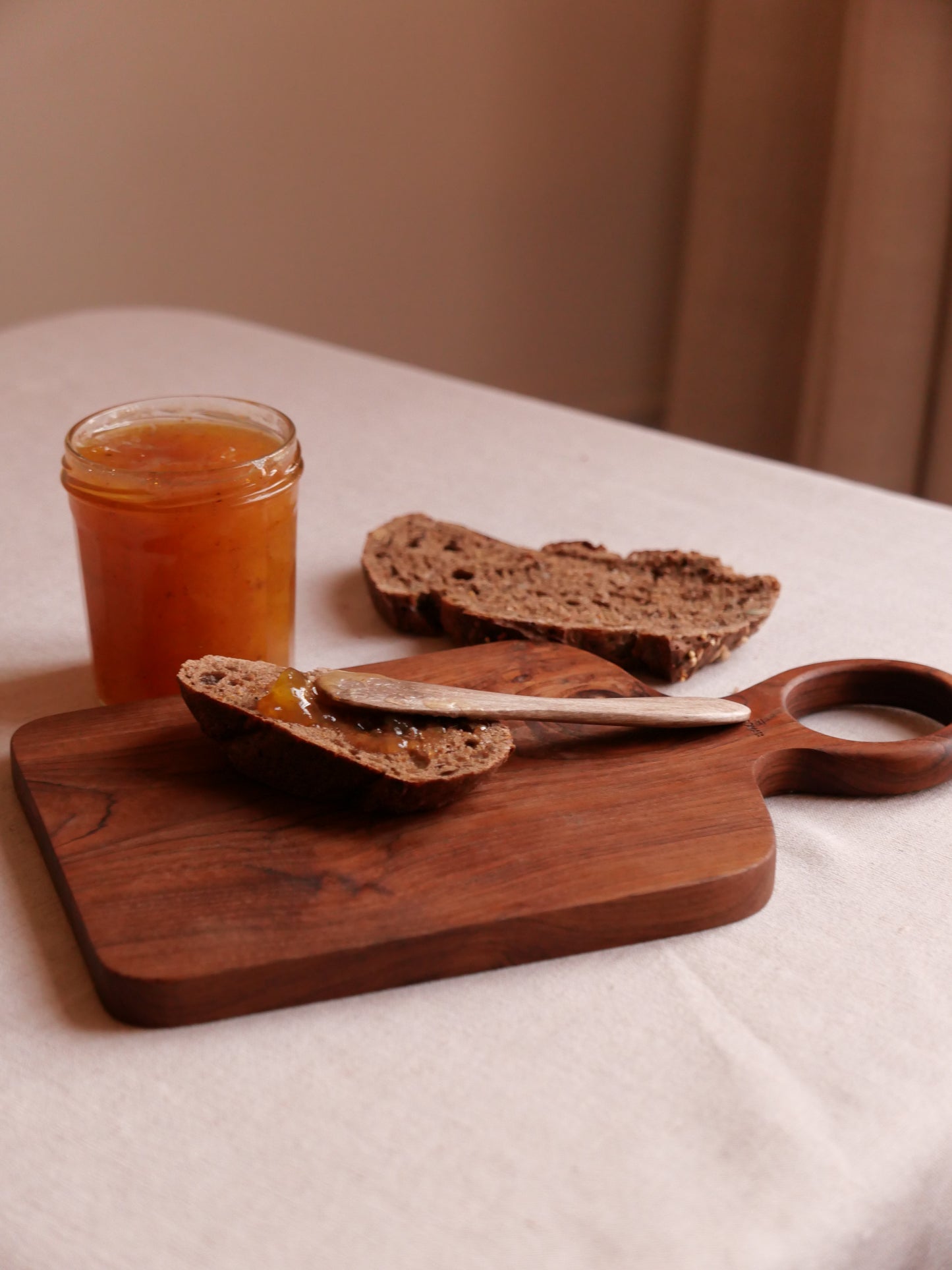 COUTEAU À BEURRE EN BOIS PÉTRIFIÉ