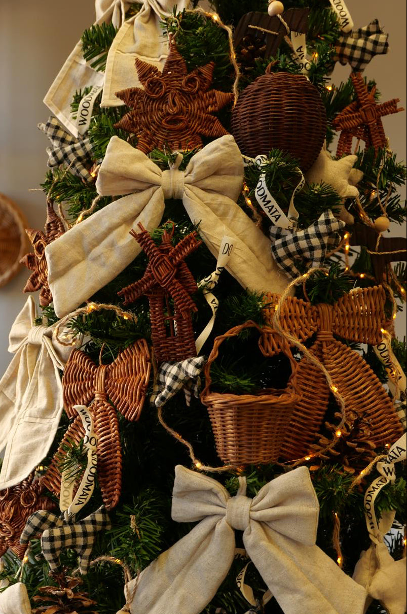 sapin decoré avec deco woodmata