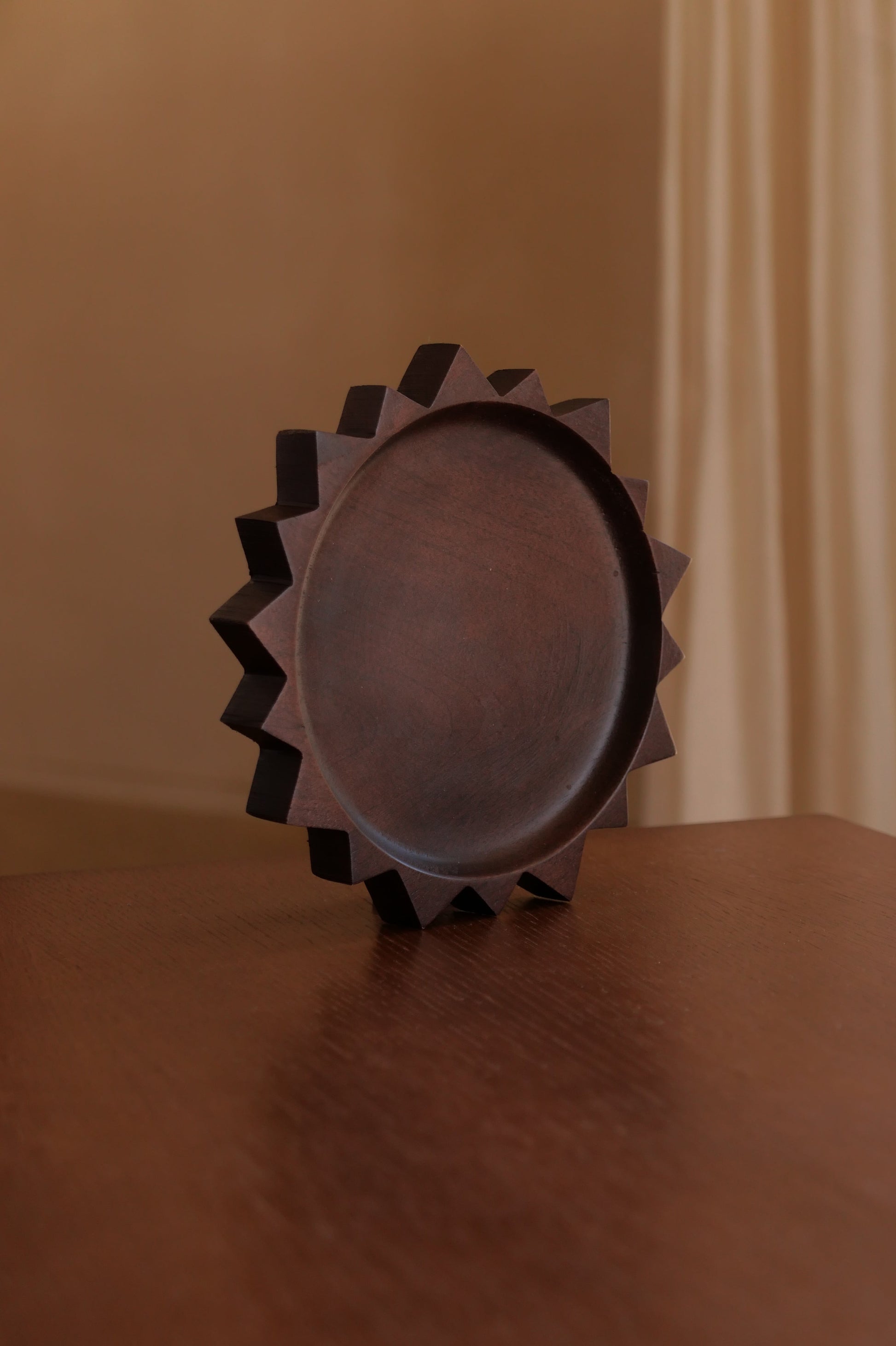 Petite assiette de présentation, forme soleil 
