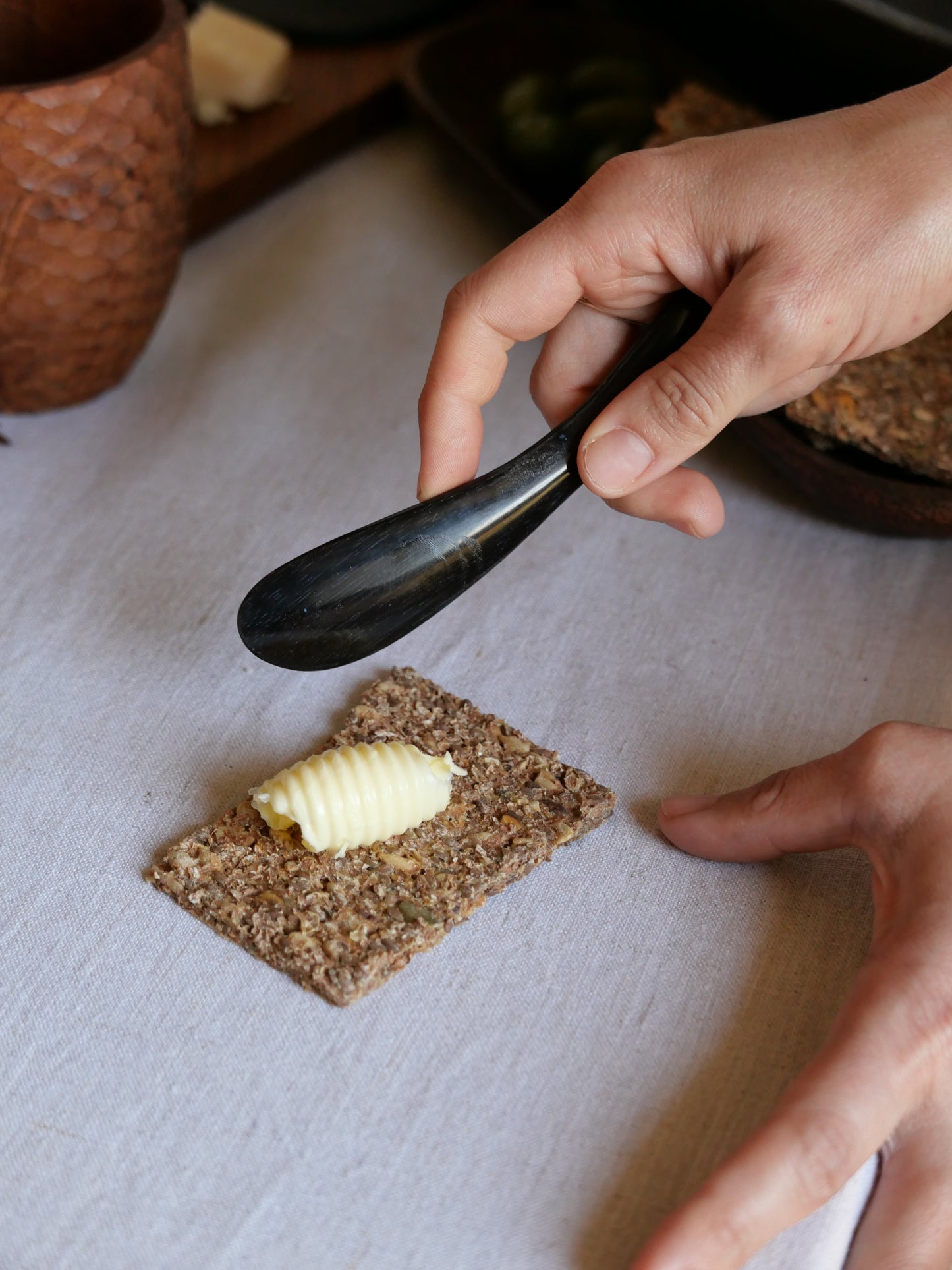 COUTEAU À BEURRE EN BOIS PETRIFIE